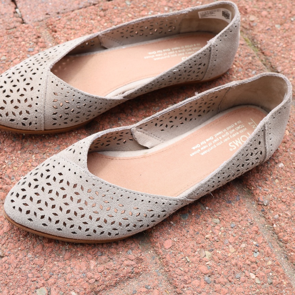 Grey suede flats/sandals by Toms - size 7 - Barely worn